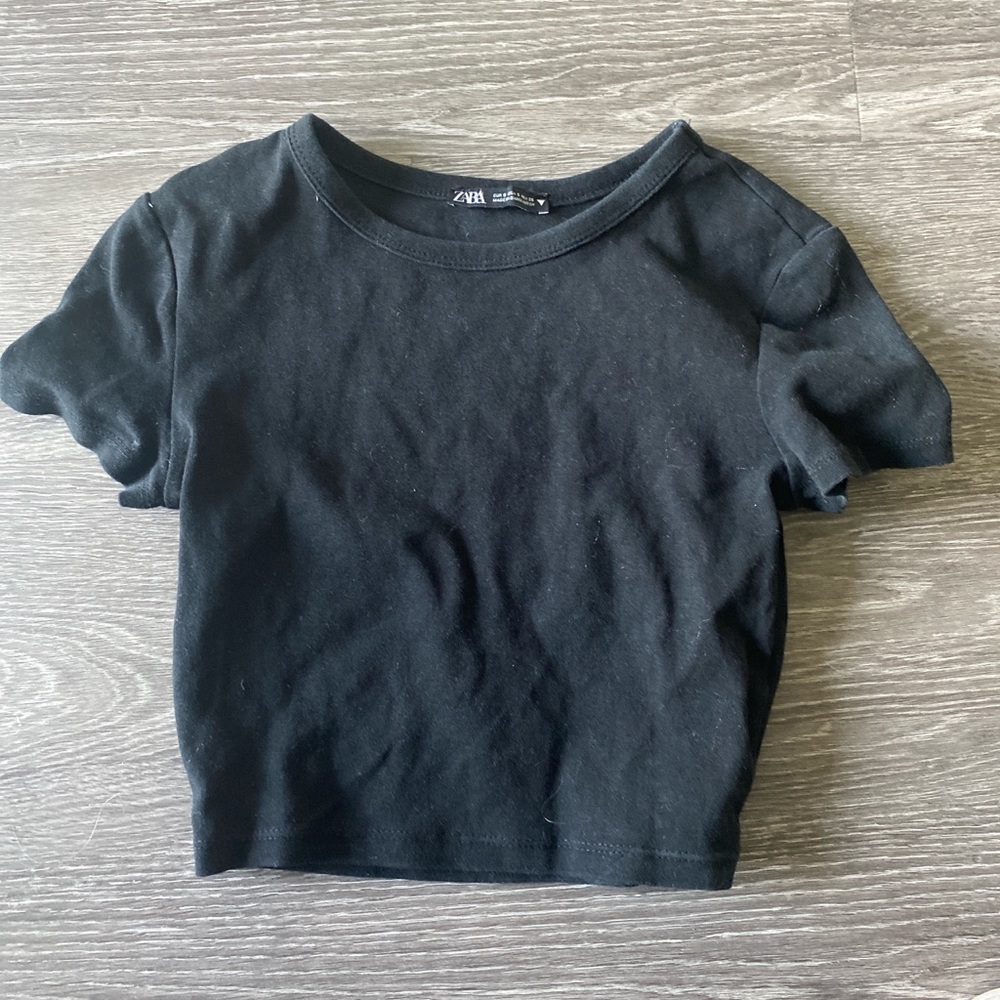Black cropped t shirt from Zara